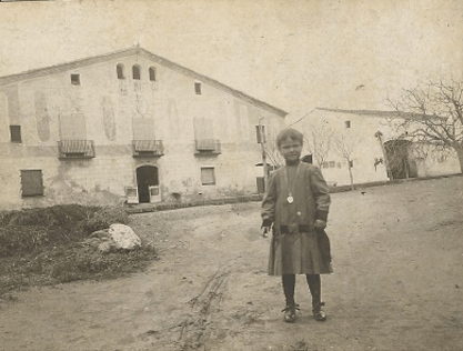 Restes dels esgrafiats de la masia a principis del 1914